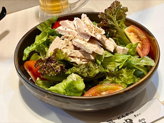 大阪とんかつ河内のメニュー：サラダ